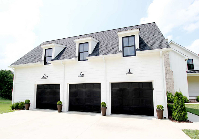 Sherwin Williams Tricorn Black Black garage Door paint color Sherwin Williams Tricorn Black #BlackgarageDoor #paintcolor #SherwinWilliamsTricornBlack