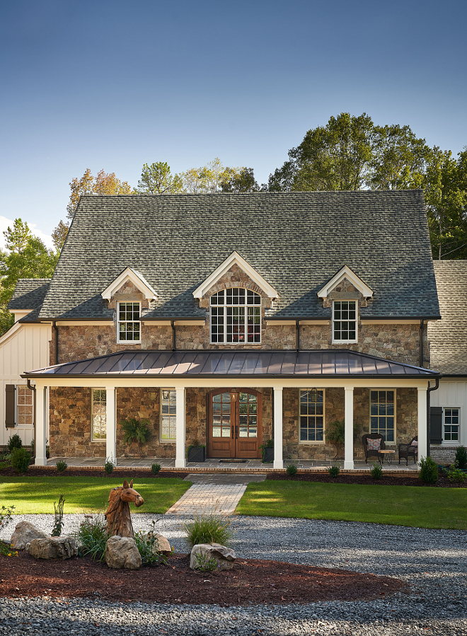 Cream White Exterior paint color Sherwin Williams SW6385 Dover White Sherwin Williams SW6385 Dover White Sherwin Williams SW6385 Dover White #SherwinWilliams #SW6385 #DoverWhite