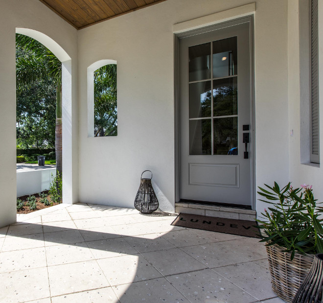 Sherwin Williams Argos The light grey front door is painted in Sherwin Williams Argos Light grey door paint color Sherwin Williams Argos #SherwinWilliamsArgos #Lightgreydoorpaintcolor #greydoorpaintcolor