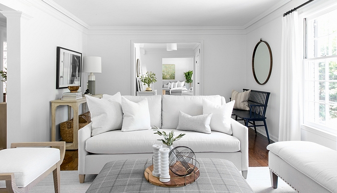 Living room divided in two areas Bringing the seating pieces closer to the fireplace make this room feel cozier and more inviting