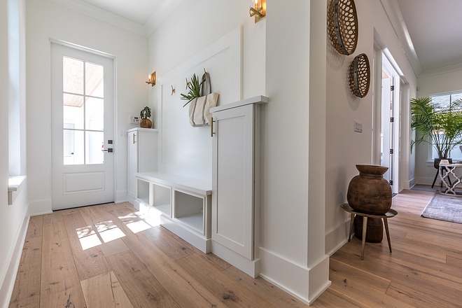 Mudroom White Mudroom painted in Benjamin Moore Simply White Mudroom White Mudroom painted in Benjamin Moore Simply White #Mudroom #WhiteMudroom #BenjaminMooreSimplyWhite