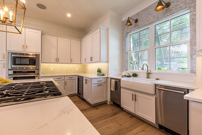 Kitchen Cabinetry Shaker-style Echelon Cabinetry Oak White #KitchenCabinetry #ShakerstyleCabinetry #Oak #White
