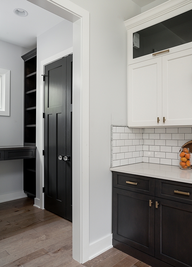 Site White by Sherwin Williams Paint color is Site White by Sherwin Williams Site White by Sherwin Williams Category Greys #SiteWhitebySherwinWilliams