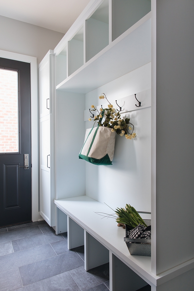 Sherwin Williams Extra White SW7006 Mudroom lockers painted in Sherwin Williams Extra White SW7006 Sherwin Williams Extra White SW7006 Mudroom lockers painted in Sherwin Williams Extra White SW7006 #SherwinWilliamsExtraWhite #SW7006 #Mudroom #lockers