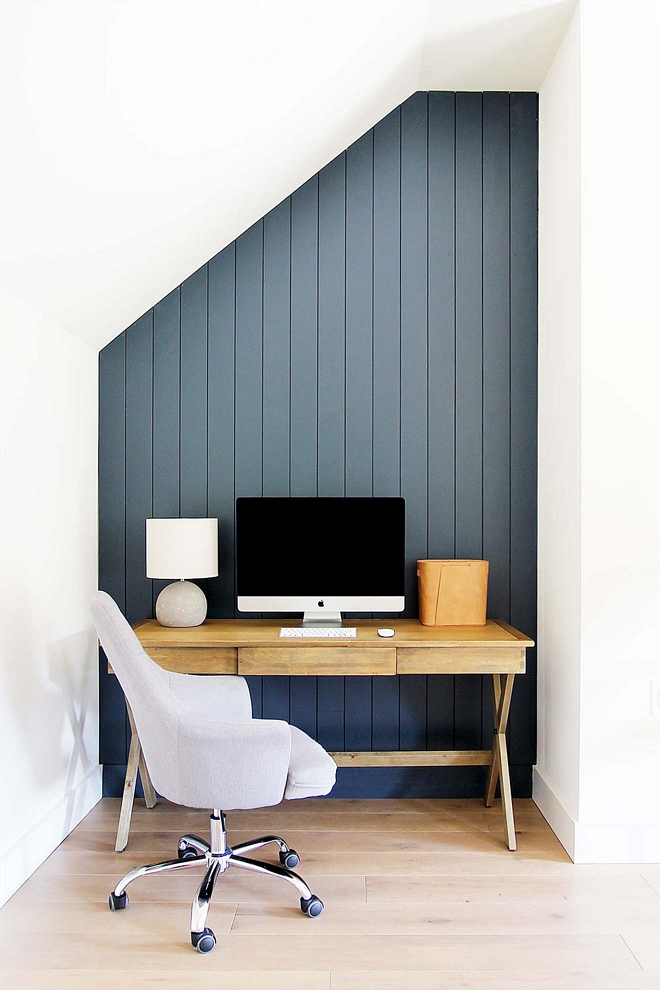 Benjamin Moore Hale Navy The shiplap wall is painted with Benjamin Moore Hale Navy in a satin finish Benjamin Moore Hale Navy #BenjaminMooreHaleNavy