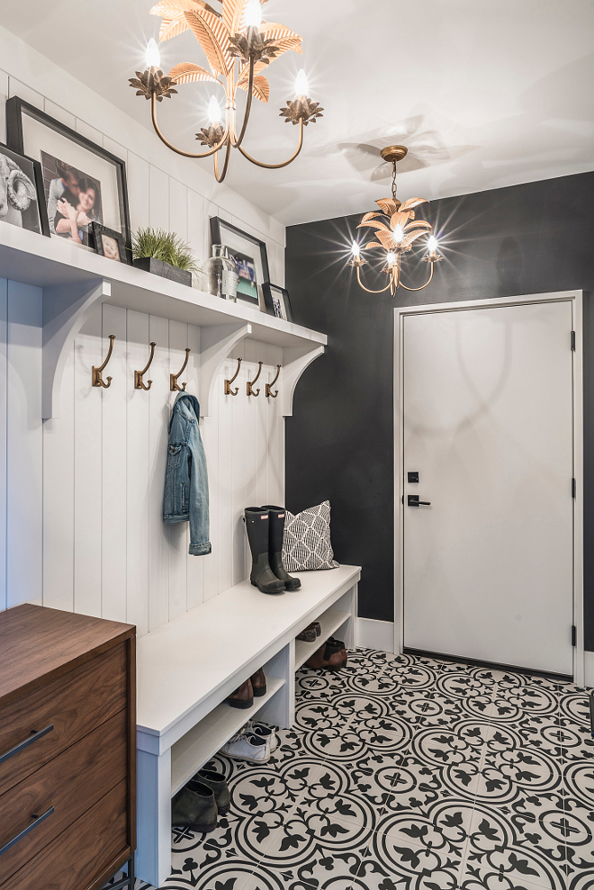 Benjamin Moore Onyx 2133-10 Benjamin Moore Onyx Benjamin Moore Onyx 2133-10 paint color Mudroom Benjamin Moore Onyx 2133-10 #BenjaminMooreOnyx #BenjaminMooreOnyx213310