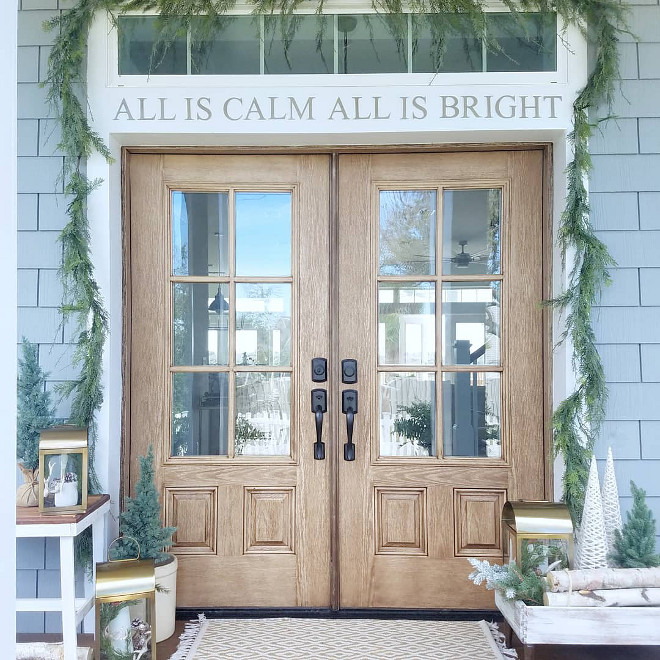 Front Door Christmas Decoration Ideas Front Door Christmas Decor Front Door Christmas Decor Front Door Christmas Decoration Ideas and sources on Home Bunch Front Door Christmas Decoration Ideas #FrontDoor #ChristmasDecoration #ChristmasDecorationIdeas