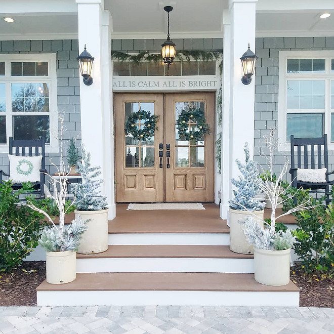 How to Decorate your Porch for Christmas How to Decorate your Porch for Christmas in 2018 How to Decorate your Porch for Christmas #Howto #HowtoDecorate #Porch #ChristmasPorch #Christmasporchdecor