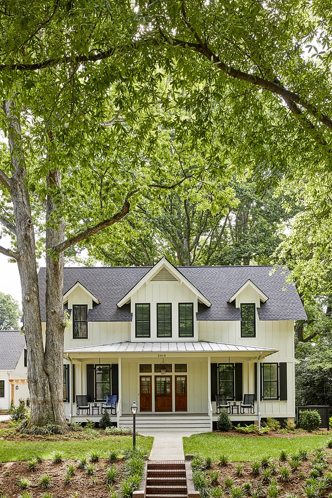 Dover White by Sherwin Williams The exterior color is Dover White by Sherwin Williams Dover White by Sherwin Williams farmhouse siding paint color off white siding paint color Dover White by Sherwin Williams #farmhousesiding #farmhouse #siding #paintcolor #offwhitesiding #sidingpaintcolor #DoverWhitebySherwinWilliams #DoverWhite #SherwinWilliams