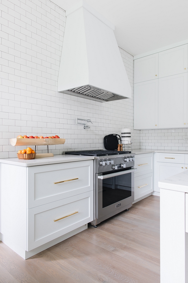 Kitchen Sherwin Williams Extra White Best crisp white kitchen cabinet One of the best crisp whites for kitchen cabinets Sherwin Williams Extra White Sherwin Williams Extra White #SherwinWilliamsExtraWhite #SherwinWilliams #crispwhite #crispwhitekitchen #crispwhitekitchencabinet