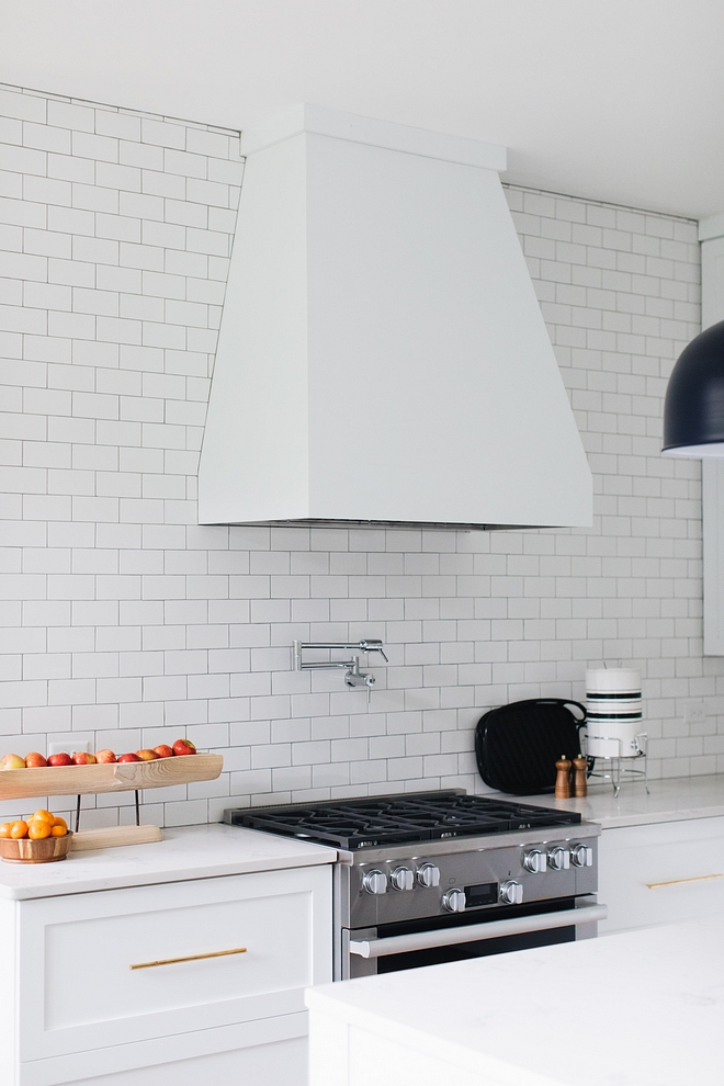 You really don't need to splurge on backsplash tiling for your kitchen 3x6 white glossy subwayt tile is a Classic, affordable and timeless choice - not to mention neutral #kitchen #backsplash #subwaytile