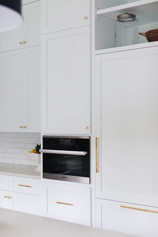 Unlacquered Brass Hardware Kitchen Unlacquered Brass Hardware White Shaker cabinet with Unlacquered Brass Hardware #kitchen #cabinet #kitchenhardware #UnlacqueredBrassHardware