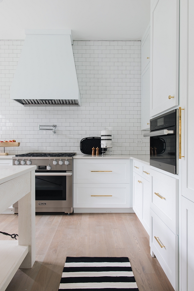 Subway Tile Backsplash pros Being an interior designer and a homeowner I know how expensive it can be to renovate a kitchen. That's why I often advice my clients to use white subway tile as backsplash. Besides being economical, subway tile is also classic, timeless and a neutral choice #backsplash #whitesubwaytile #kitchenbacksplash