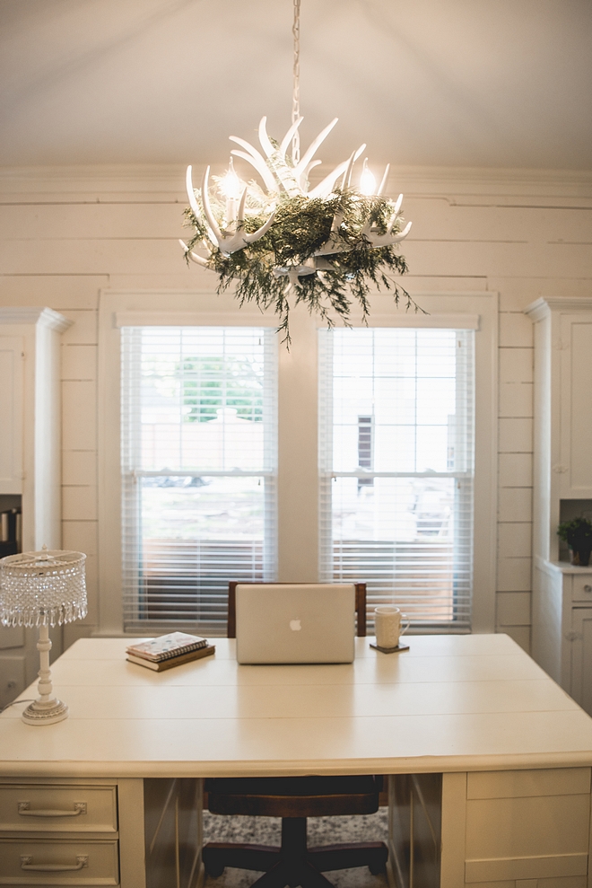 Antler chandelier wih Christmas greenery #Christmasgreenery #Christmas #Chandelier