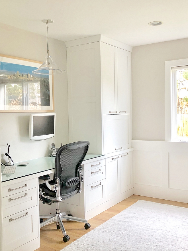 Benjamin Moore Decorators White The same painted white shaker cabinets in the kitchen were used to rebuild my husband’s office built-ins and a desk Benjamin Moore Decorators White #BenjaminMooreDecoratorsWhite