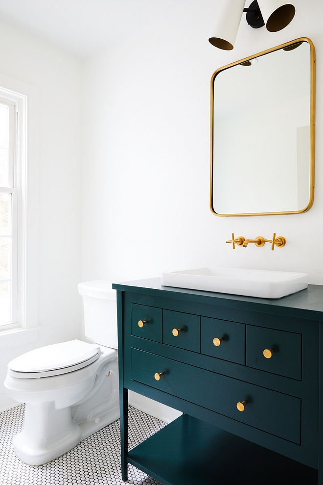 Benjamin Moore Hunter Green Benjamin Moore Hunter Green Bathroom vanity Benjamin Moore Hunter Green #BenjaminMooreHunterGreen