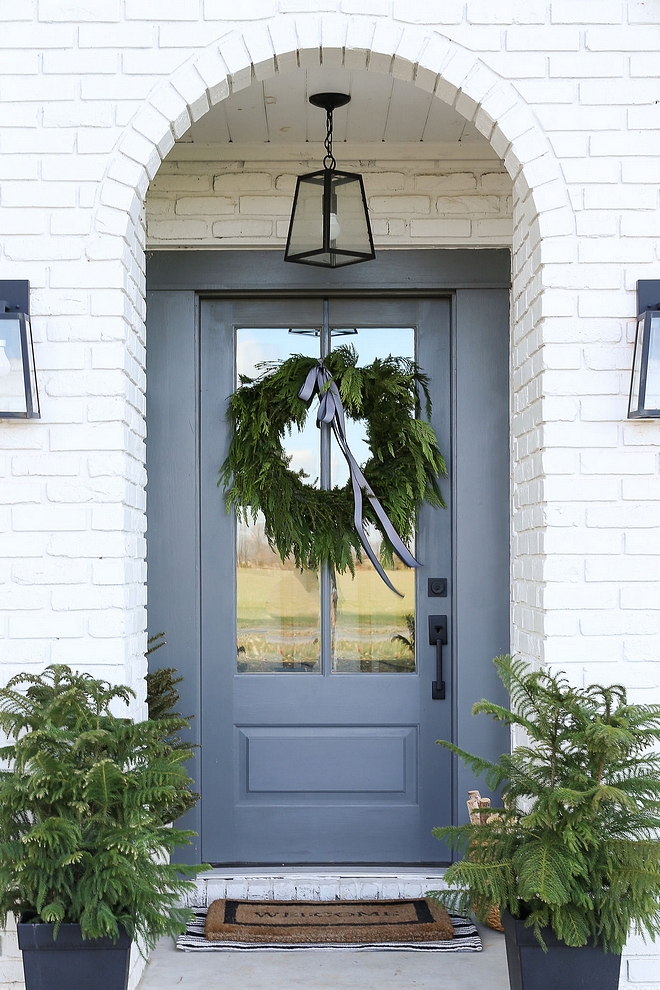 Benjamin Moore Kendall Charcoal and Benjamin Moore Chelsea Gray The paint color used on the front door a custom mix between Benjamin Moore Kendall Charcoal and Benjamin Moore Chelsea Gray #BenjaminMooreKendallCharcoal #BenjaminMooreChelseaGray