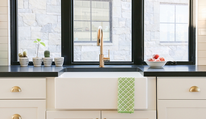 White farmhouse kitchen with black windows above sink and black granite countertop #Whitefarmhousekitchen #blackwindows