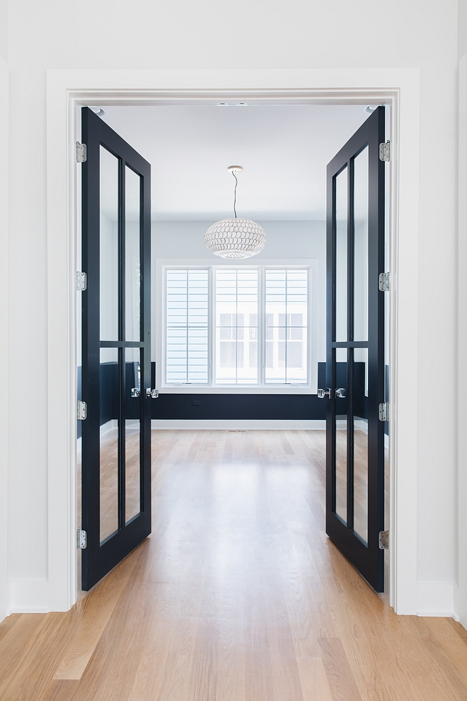 Two toned wall paint color Paint color is Sherwin Williams Site White SW 7070 on top, Sherwin Williams Cyberspace SW 7076 on the bottom #Twotoned #wall #paintcolor