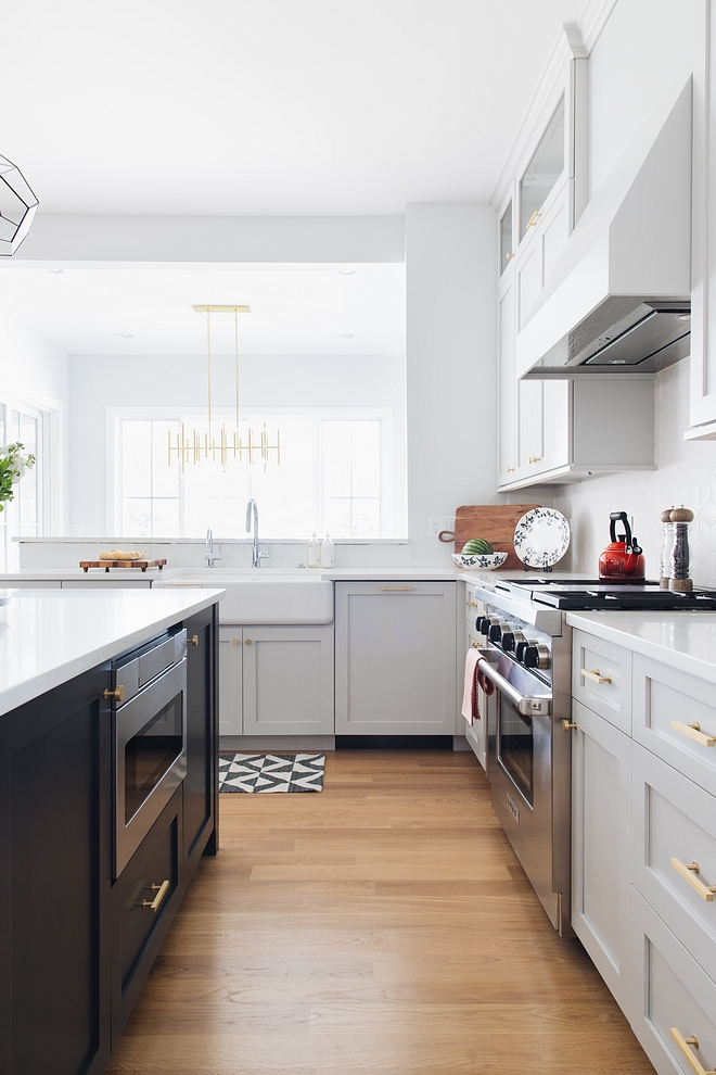 Sherwin Williams Site White SW 7070 Kitchen Wall Color Sherwin Williams Site White SW 7070 Light grey kitchen paint color #SherwinWilliamsSiteWhite #SW7070 #Kitchen #WallColor #SherwinWilliams