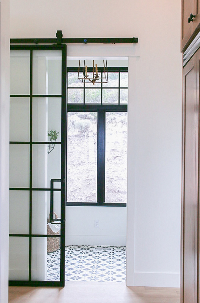 Black Steel and Glass Barn Door Black Steel and Glass Sliding Barn Door see source on Home Bunch Black Steel and Glass Barn Door Black Steel and Glass Barn Door #BlackSteelandGlassBarnDoor #GlassBarnDoor #slidingbarndoor #blackwindowstylebarndoor #steelglassbarndoor