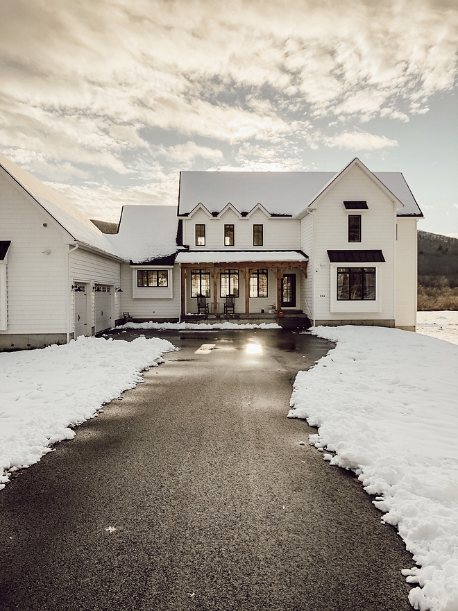 Farmhouse Siding Vinyl siding in white White straight edge shake shingles in front The rest is regular horizontal siding White Farmhouse Siding White Siding Farmhouse Siding #WhiteFarmhouseSiding #whitefarmhouse #siding #WhiteSiding #FarmhouseSiding