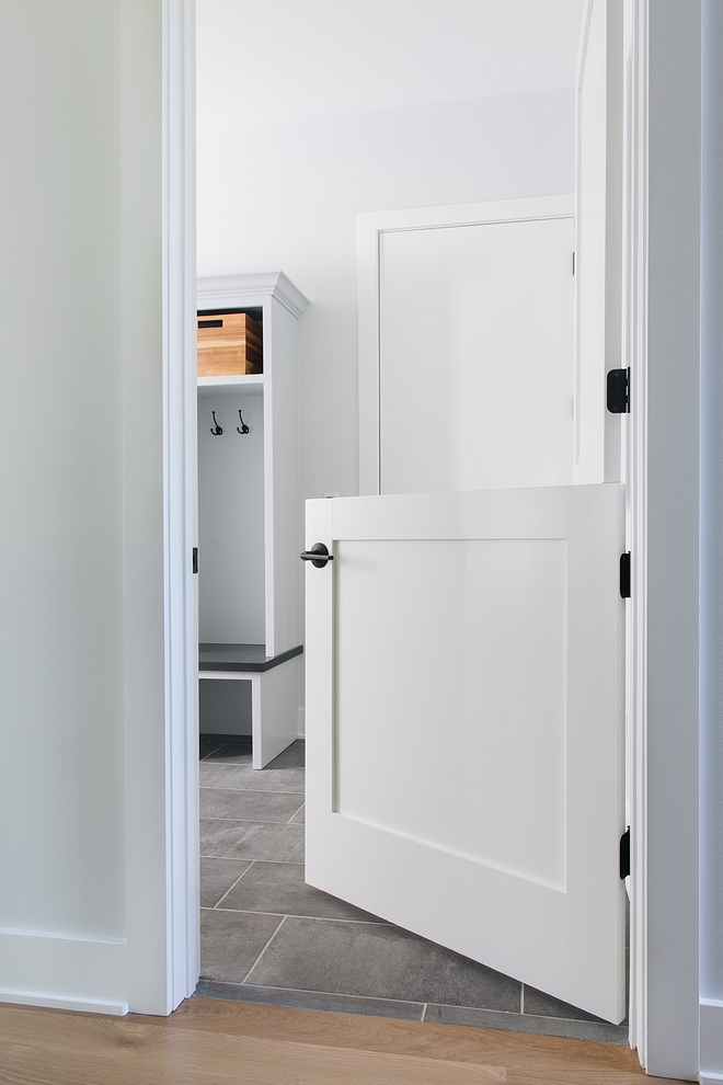Mudroom Dutch-door Mudroom with Dutch-door This is perfect if you have pets and need to contain them - especially if it's a puppy in training Mudroom Dutch-door Mudroom with Dutch-door #Mudroom #Dutchdoor #Mudroomdoor