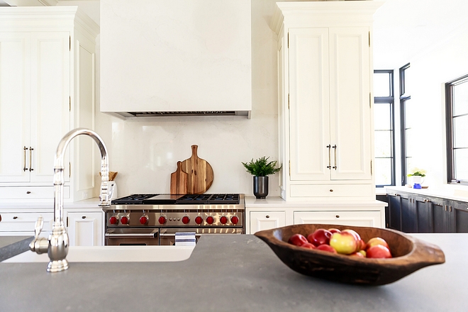 Quartz Slab Backsplash Caesarstone Calacatta Nuvo with Benjamin Moore White Dove Kitchen with Quartz Slab Backsplash Caesarstone Calacatta Nuvo slab backsplash #QuartzSlabBacksplash #QuartzSlab #SlabBacksplash #QuartzBacksplash #CaesarstoneCalacattaNuvo