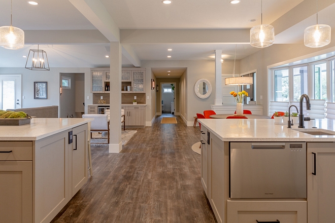 This kitchen features two islands - one is opposite to the range and the other is opposite to the fridge #Doubleislands #kitchenDoubleislands