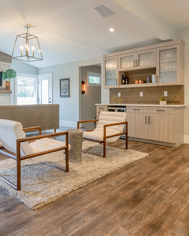 Bar Rustic Bar Bar with reclaimed shiplap backsplash The bar cabinets are Textured melamine grigio pine and backsplash in Ghost Wood horizontal plank #plank #plankbacksplash #Bar #RusticBar #shiplap #shiplapbacksplash 