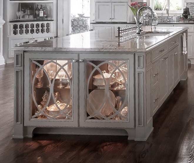 Eclipse mullion doors Cabinet with Eclipse mullion doors The kitchen island features a stunning display cabinet with Eclipse mullion doors #Eclipsemullion #Eclipsemulliondoors #CabinetEclipsemullion #Eclipsecabinetmullion