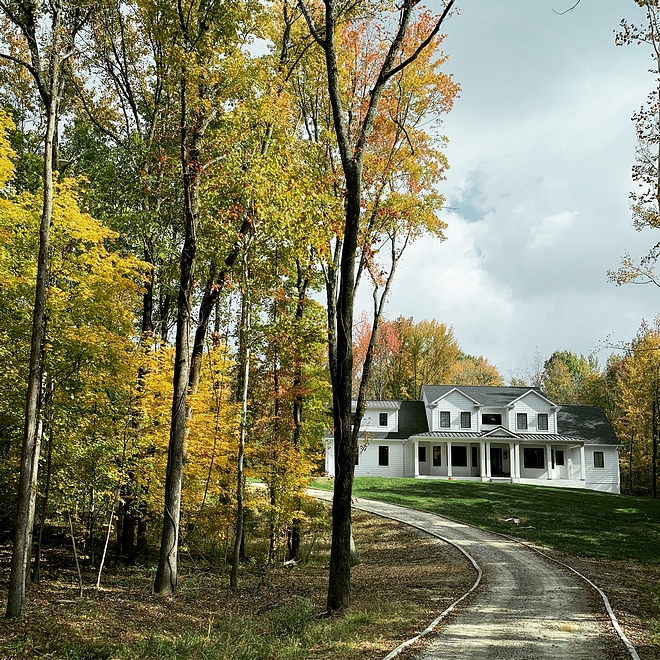 Country Modern Farmhouse Country Modern Farmhouse on a treed lot Country Modern Farmhouse #CountryModernFarmhouse #ModernFarmhouse #CountryFarmhouse #treedlot