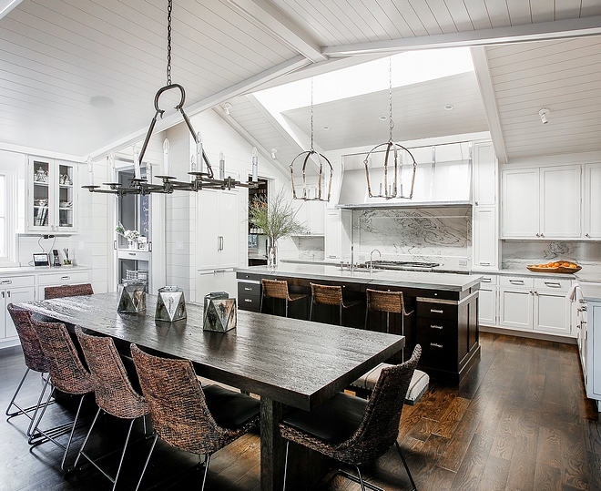 Modern farmhouse kitchen and dining room open layout with vaulted shiplap ceiling #Modern farmhouse kitchen and dining room open layout with vaulted shiplap ceiling #Modernfarmhousekitchen #diningroom #openlayout #vaultedshiplapceiling