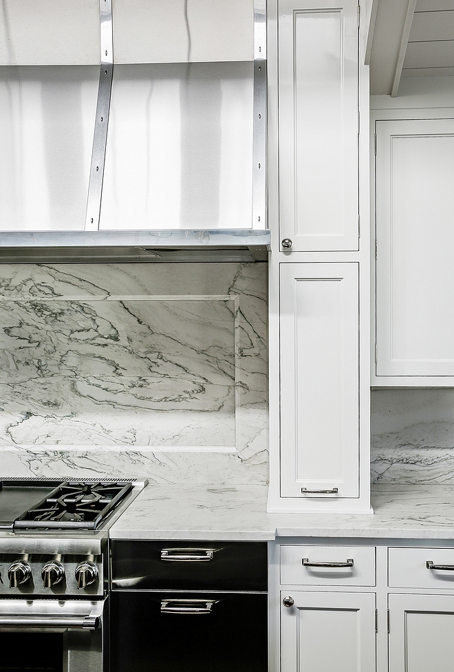 Framed marble backsplash above range Backsplash Calacatta Quartzite Honed slab notice the framed marble detail above the range This is an easy idea to replicate and no grout to clean #backsplash #rangebacksplash #framedmarble