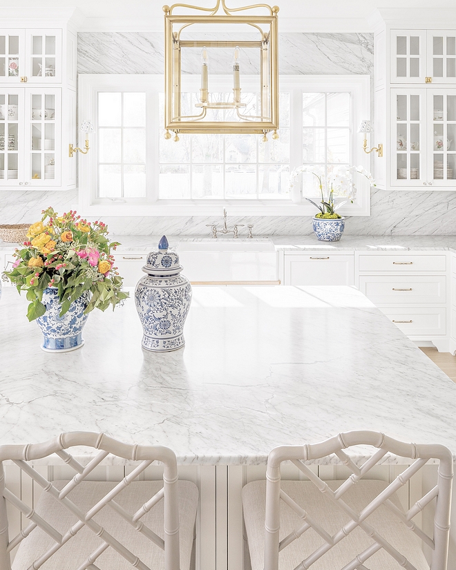 White Carrara Marble Backsplash White kitchen with White Carrara Marble Backsplash White Carrara Marble Backsplash #WhiteCarraraMarbleBacksplash #MarbleBacksplash