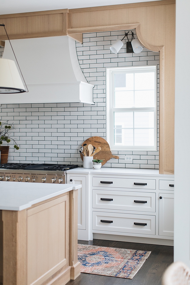 Benjamin Moore Simply White The rest of the kitchen is painted in Benjamin Moore Simply White #BenjaminMooreSimplyWhite