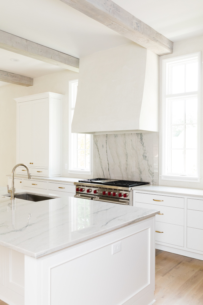 Kitchen Marble Countertop Antique White Marble countertop The countertop and backsplash (behind the range) is polished Antique White Marble #AntiqueWhiteMarble #whitemarblecountertop