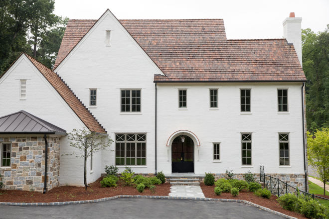 If not ready to commit with black windows, grey is a color that is current but still subtle. These grey windows were painted in Mindful gray SW 7016 by Sherwin Williams #blackwindows #greywindows #MindfulgraySW7016SherwinWilliams #MindfulgraySherwinWilliams #windows