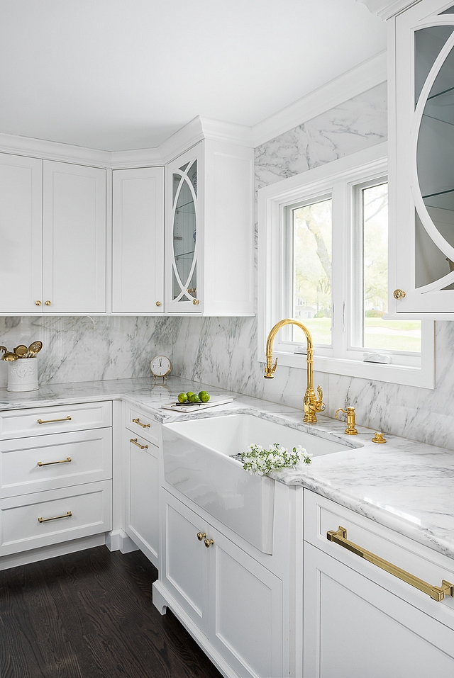 Calacatta Gold marble Calacatta Gold marble Classic white kitchen with Calacatta Gold marble This look will never go out of style Calacatta Gold marble #CalacattaGoldmarble