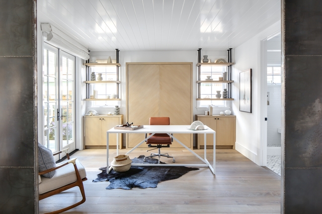 Murphy Bed The home office also features a custom murphy bed flanked by cabinets and hanging shelves #murphybed #custommurphybed #homeoffice