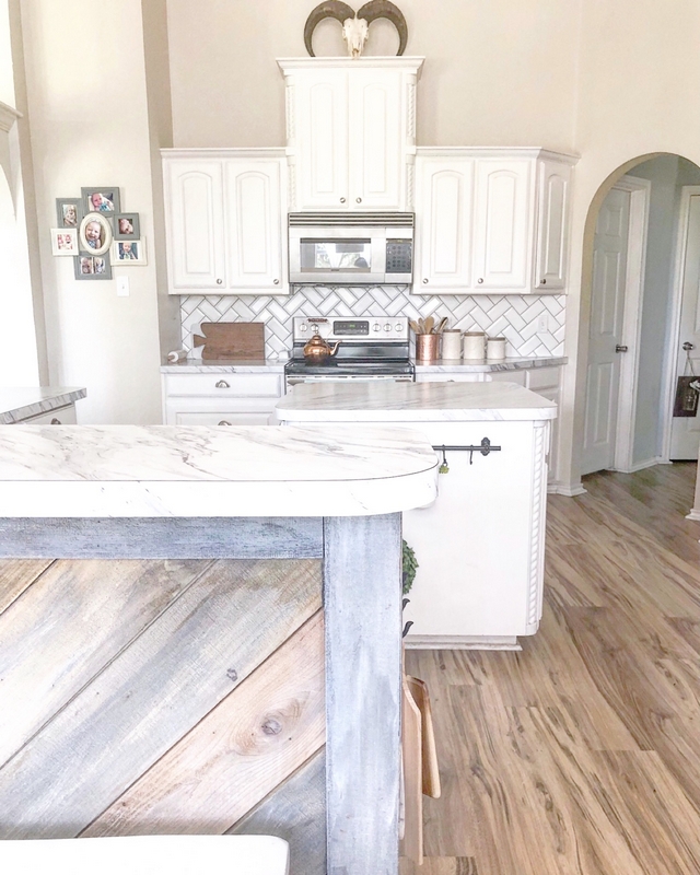 Painting kitchen cabinets DIY painting kitchen cabinets The kitchen cabinets used to be so dark and now its so bright #kitchencabinets #DIYpaintingkitchencabinets