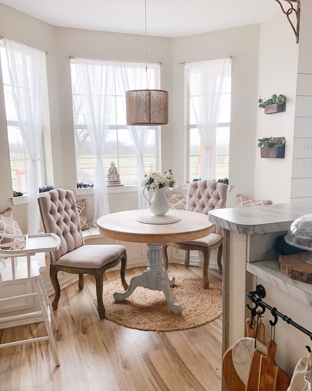 Farmhouse kitchen nook Kitchen nook is our favorite breakfast spot/ laundry table. We love to eat here and the kids help me fold laundry and look out the windows to see the horses #farmhosue #farmousenook #kitchennook #breakfastnook