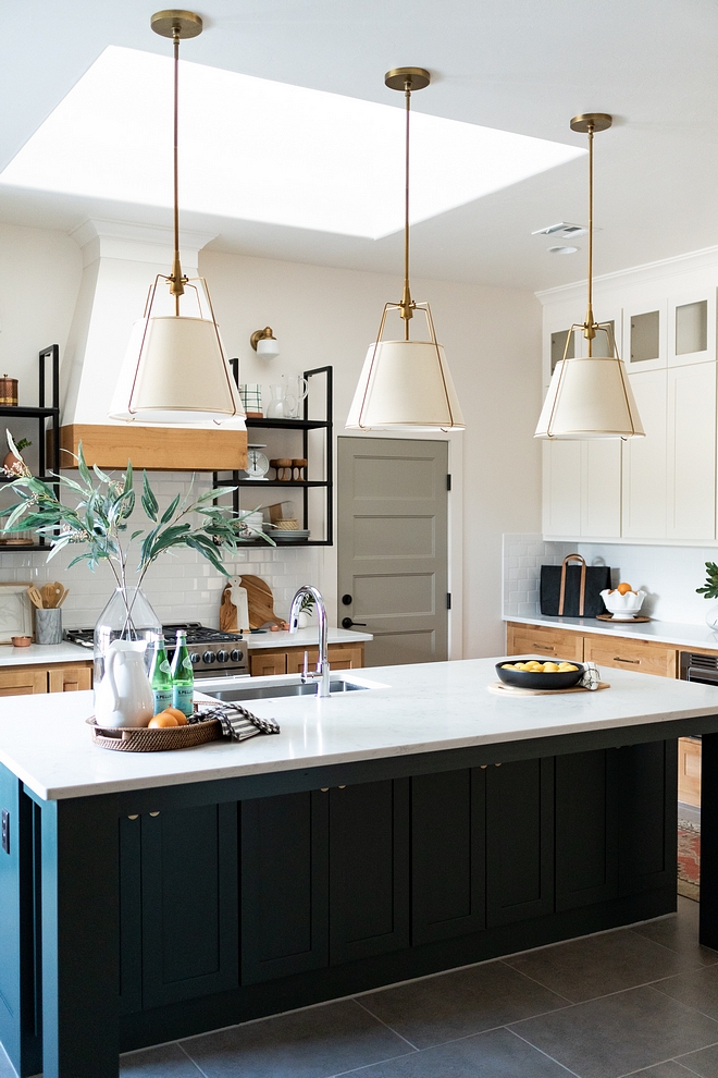 Black Kitchen Island Black Kitchen Island paint color Black Kitchen Island Paint color is Dark Pewter by Benjamin Moore Black Kitchen Island #BlackKitchenIsland #DarkPewterBenjaminMoore