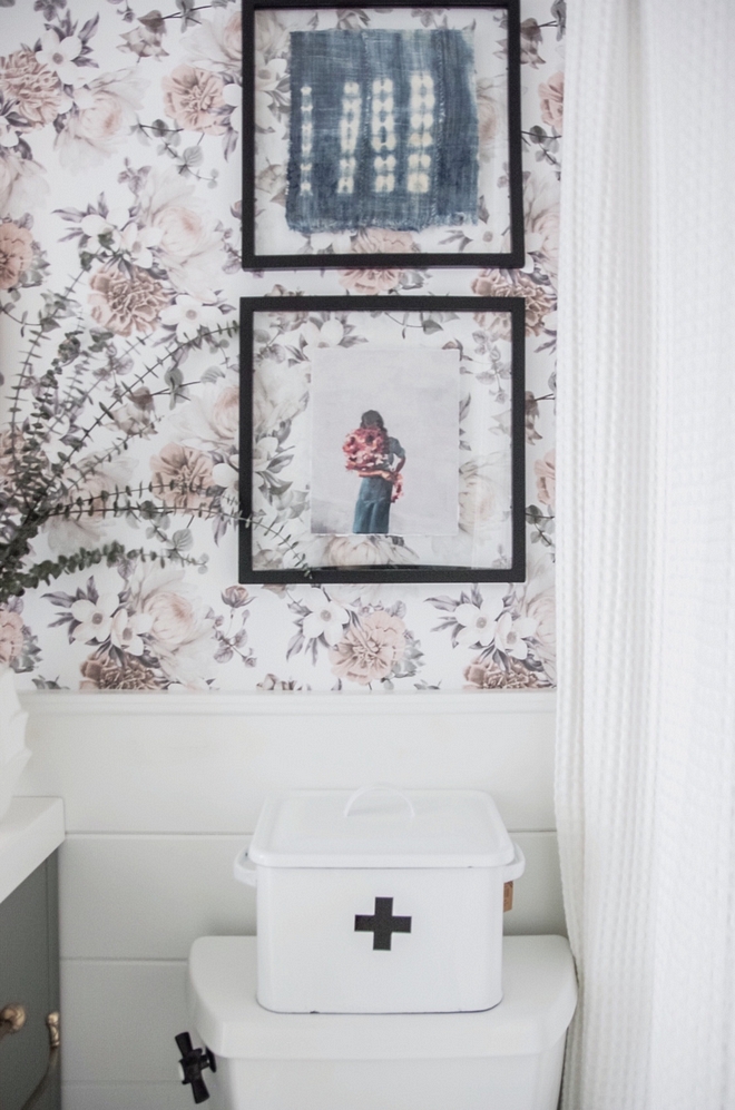 Bathroom artwork How to style a bathroom like an interior designer Bathroom artwork ideas #Bathroom #artwork #bathroomstyling #interiordesigner