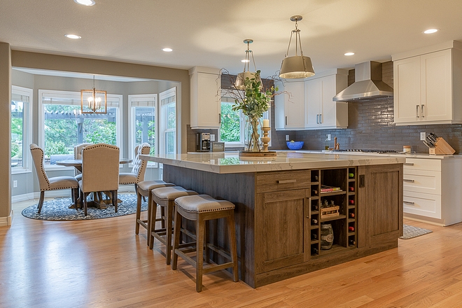 Kitchen Breakfast Room with row of Windows Kitchen opens to a breakfast room with row of windows #breakfastroom #rowofwindows #