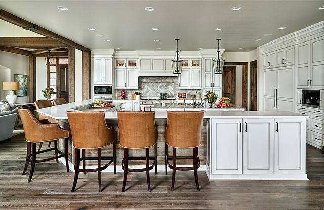 Traditional white kitchen We worked very hard to create different zones in the kitchen and still let the La Cornue range be the star Traditional white kitchen Traditional white kitchen #Traditionalwhitekitchen #whitekitchen