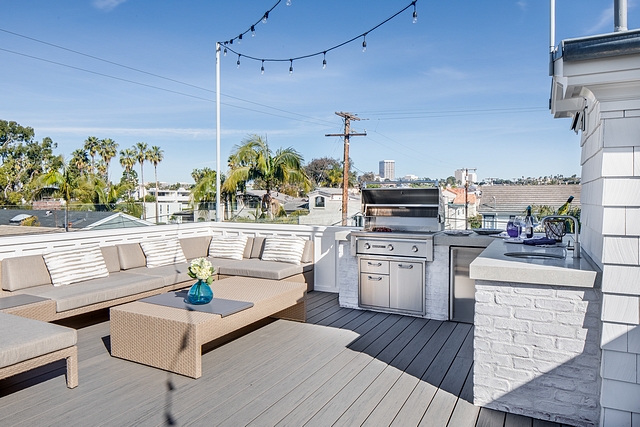 Outdoor Kitchen This entire space is perfect for outdoor dinner parties and bbqs #outdoorkitchen