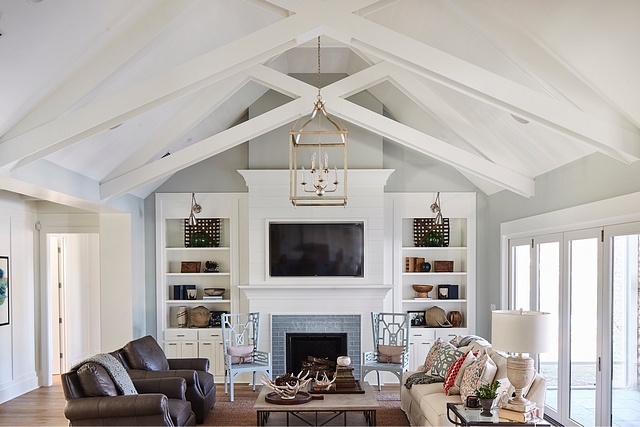 Crossed trusses Vaulted ceiling with Crossed trusses Custom-designed crossed trusses gives continuity to the "X" theme found in many spaces of this home, including cabinetry and furniture Crossed trusses #Crossedtrusses #vaultedceiling #trusses