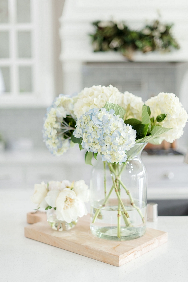 Kitchen island decor Natural hydrangeas bring a summery feel to this kitchen Kitchen island decor ideas to sell homes Kitchen island decor home staging #kitchen #kitchendecor #Kitchenislanddecor #homedecorideastosellhomes #Kitchenisland #decor #homestaging