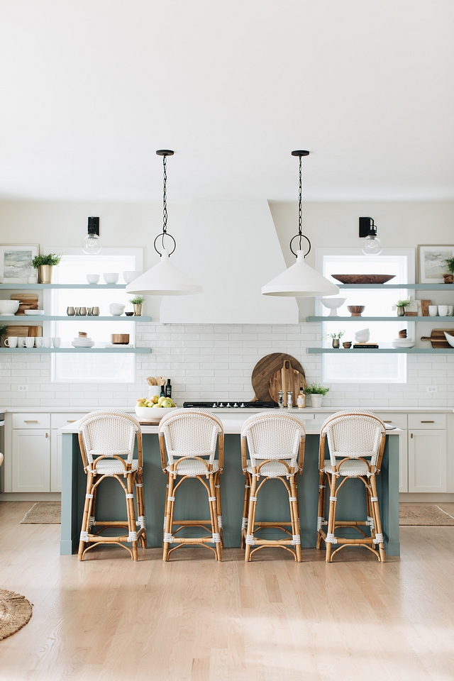 Kitchen island and shelves painted in the same color Kitchen with island and shelves in the same paint color Kitchen island and shelves painted in the same color ideas #Kitchenisland #shelves #paintcolor